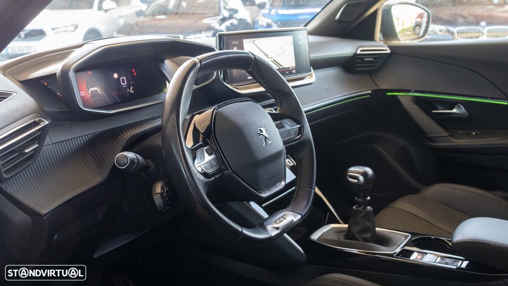 Peugeot 2008 1.2 PureTech GT - 4
