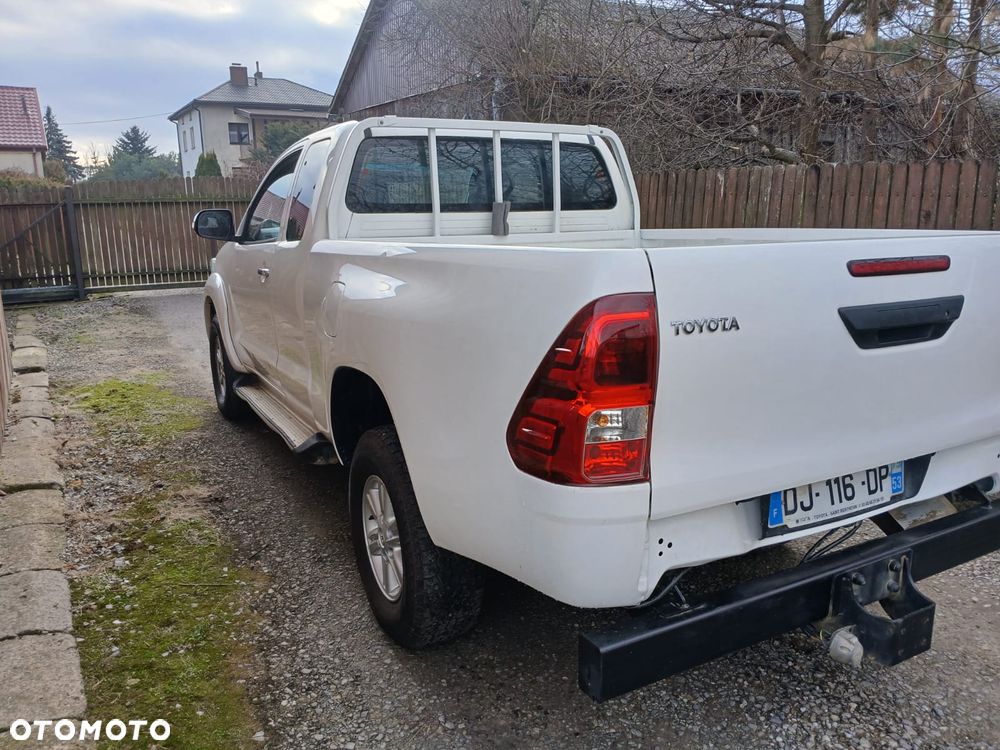Toyota Hilux D4-D DLX - 4