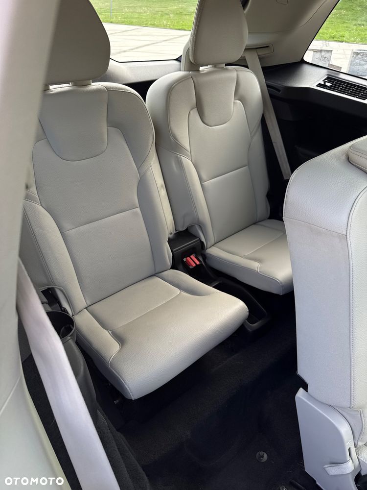 Volvo XC 90 - 22