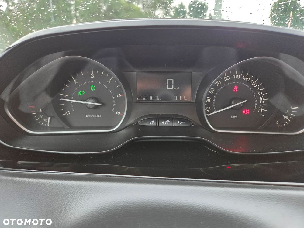 Peugeot 208 1.6 BlueHDi Active - 11