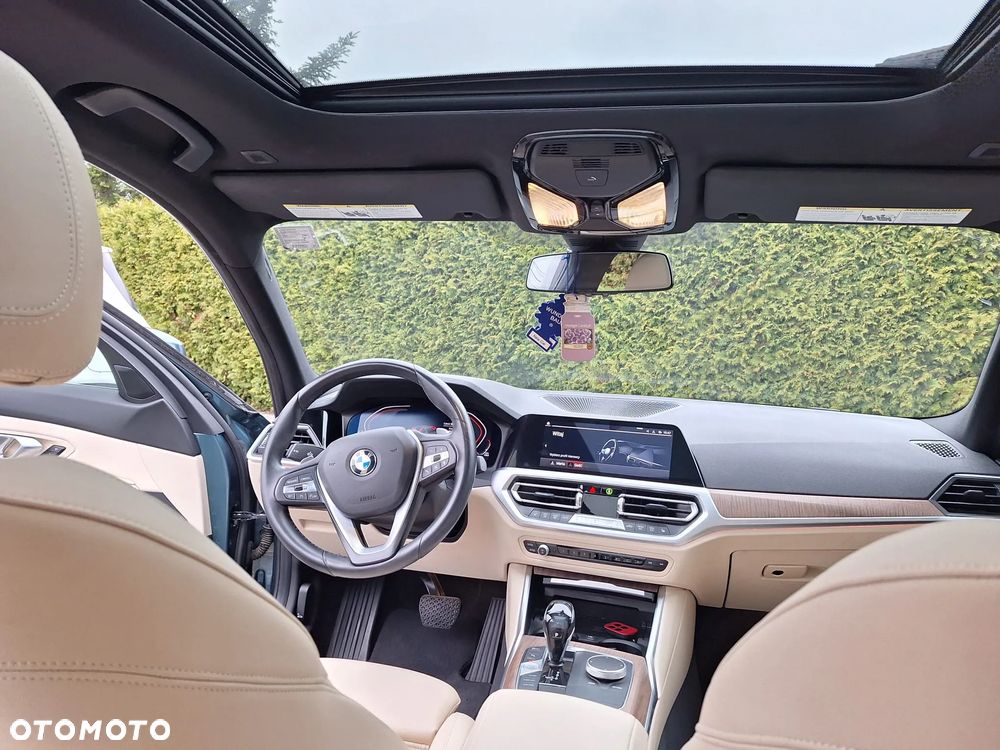 BMW Seria 3 330i Sport Line - 9