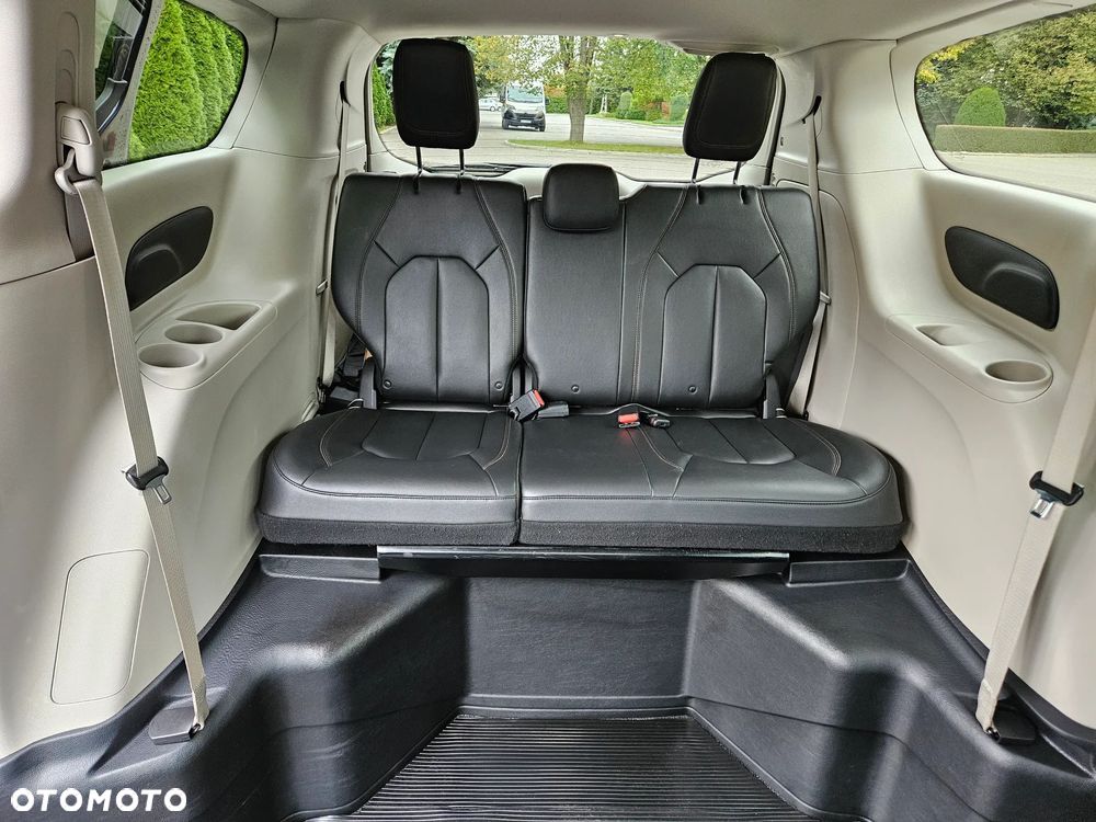 Chrysler Pacifica - 8