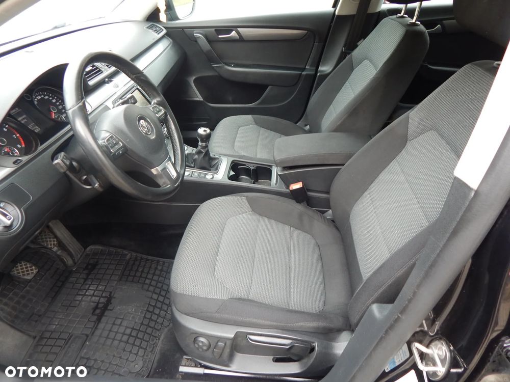 Volkswagen Passat - 13