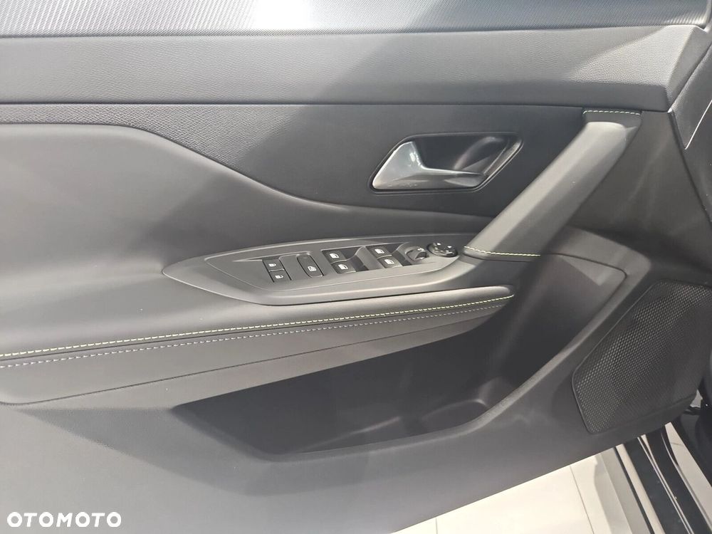 Peugeot 308 1.2 mHEV GT Exclusive S&S e-DCS6 - 13
