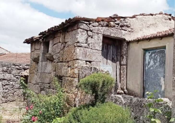 Casa em pedra para reconstrução em Murça / Vila Real - Grande imagem: 2/13