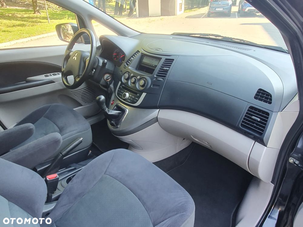 Mitsubishi Grandis - 33