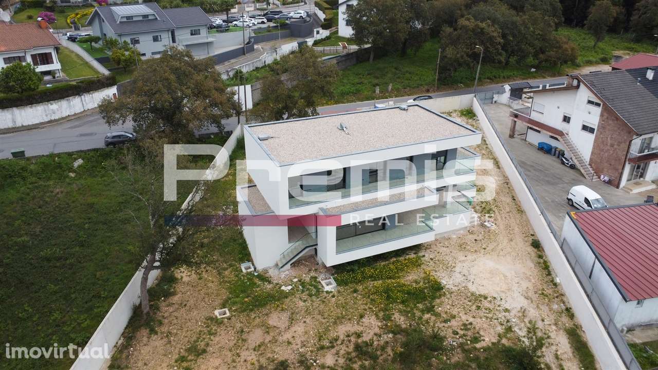 Moradia T4 Venda em Avintes,Vila Nova de Gaia - Grande imagem: 2/36