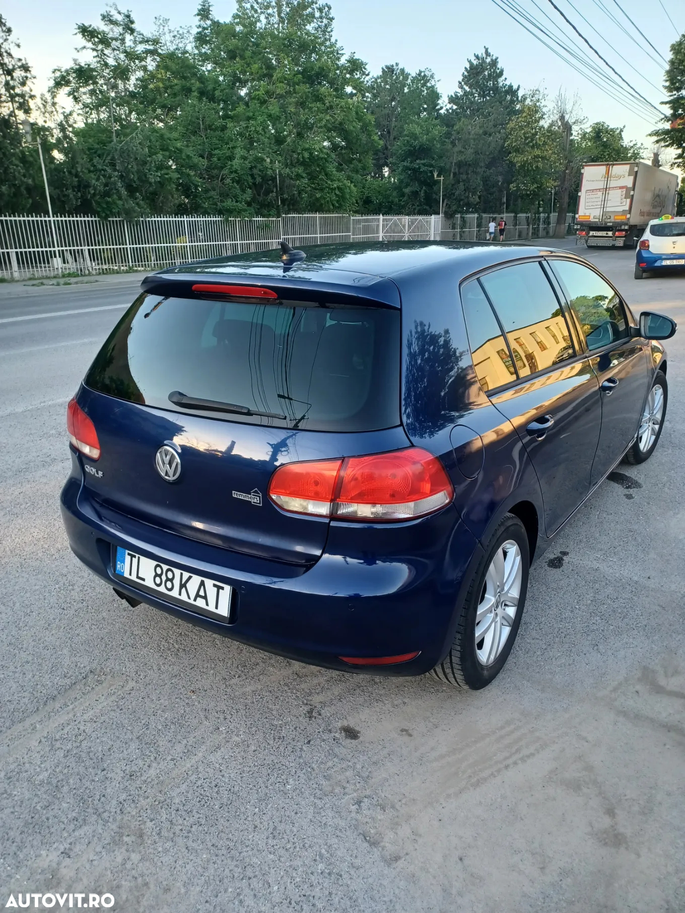 Volkswagen Golf - 2