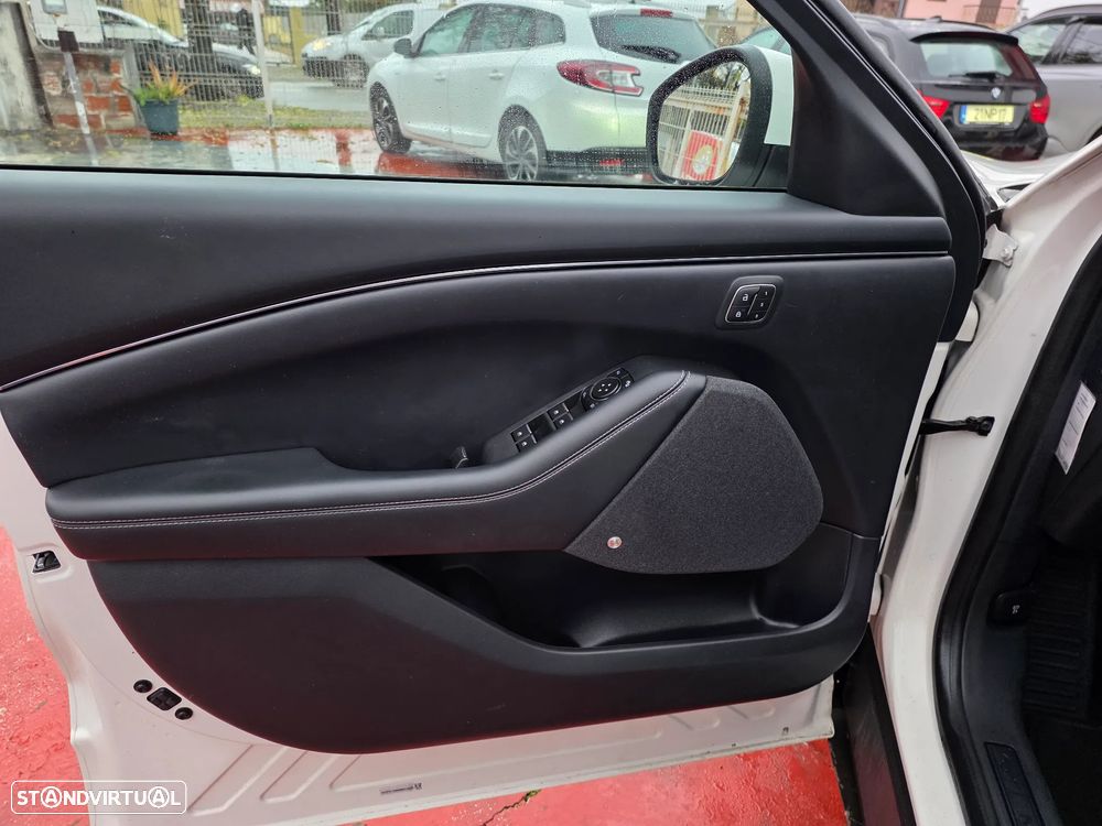 Ford Mustang Mach-E Standard - 27