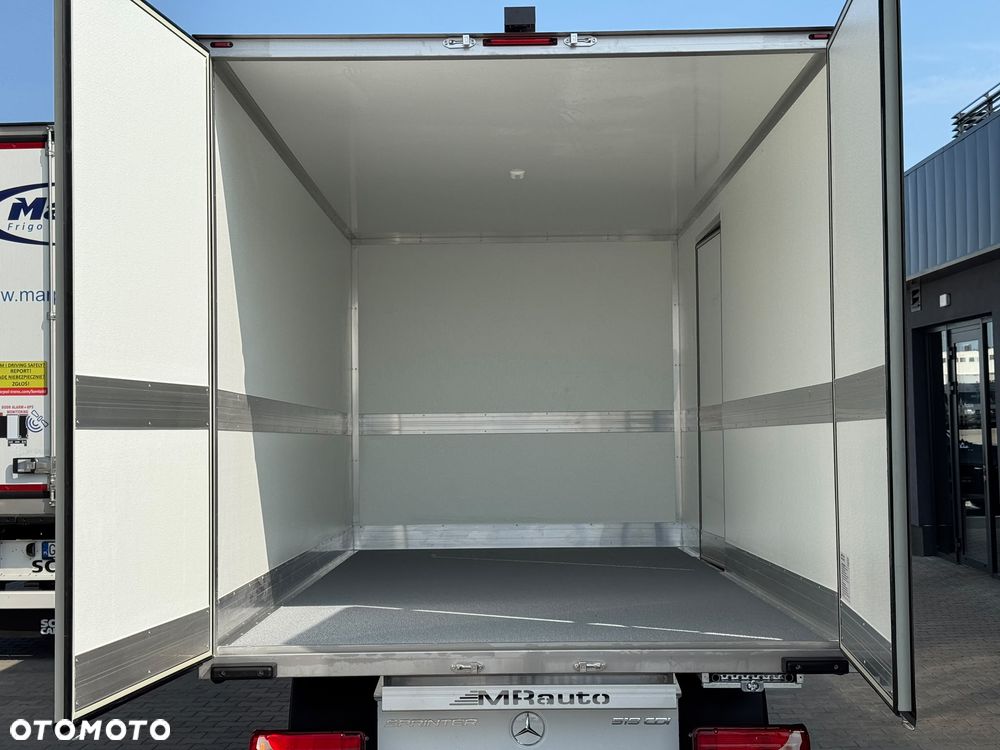 Mercedes-Benz Sprinter - 13
