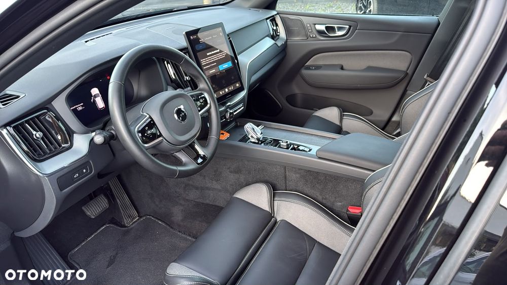 Volvo XC 60 T8 Plug-In Hybrid AWD Ultra Black Edition - 29