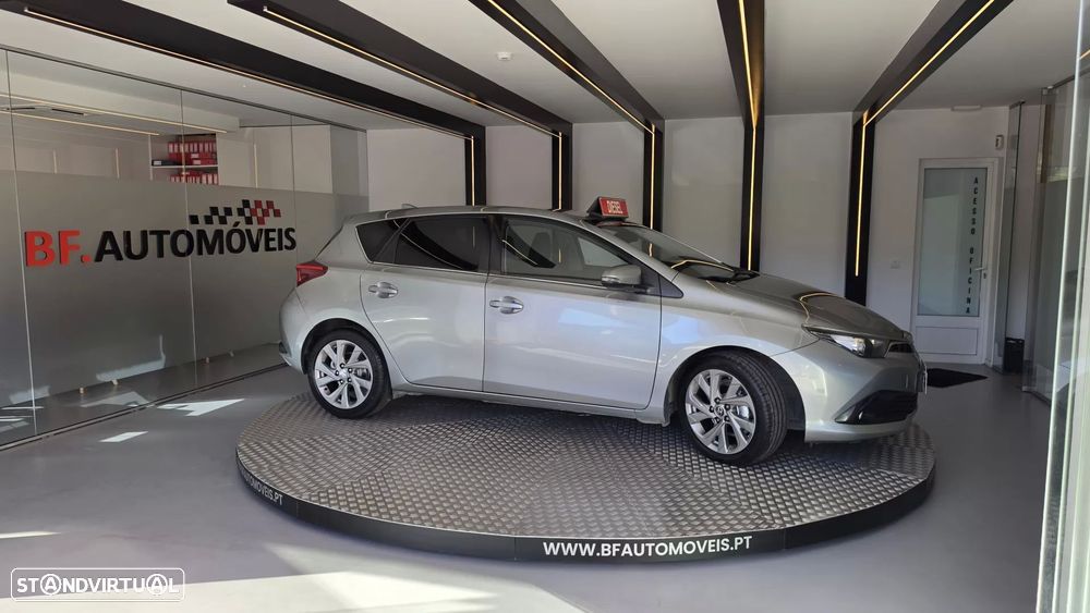 Toyota Auris 1.6 D-4D Exclusive+Navi - 9