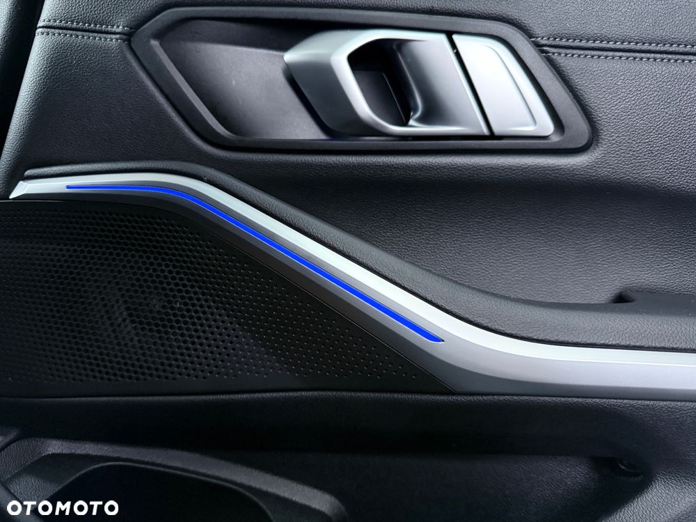 BMW Seria 3 320d Edition M Sport Shadow - 23