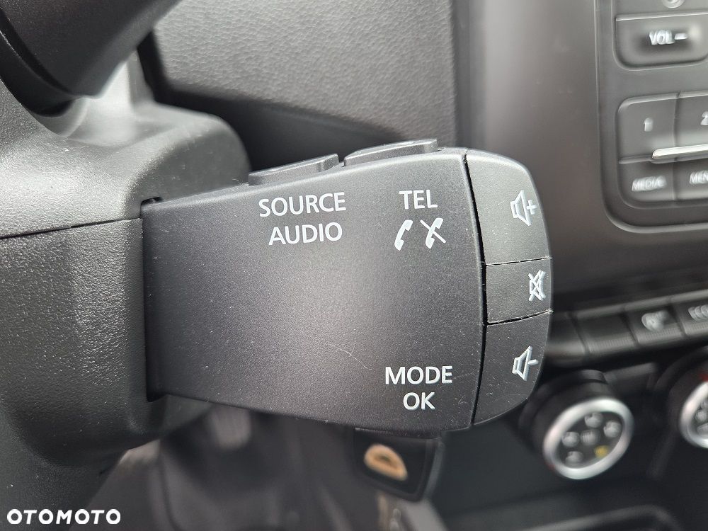 Dacia Duster 1.6 SCe Blackshadow S&S - 22