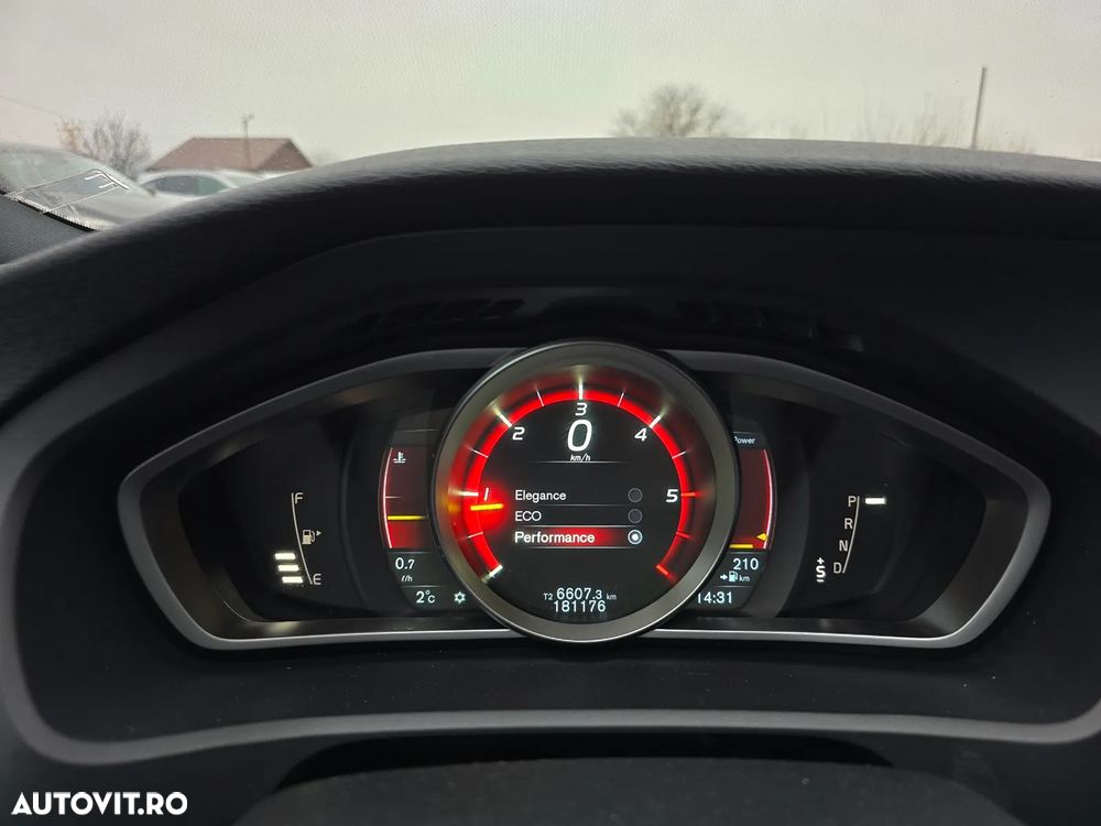 Volvo V40 Cross Country D3 Geartronic Ocean Race - 16