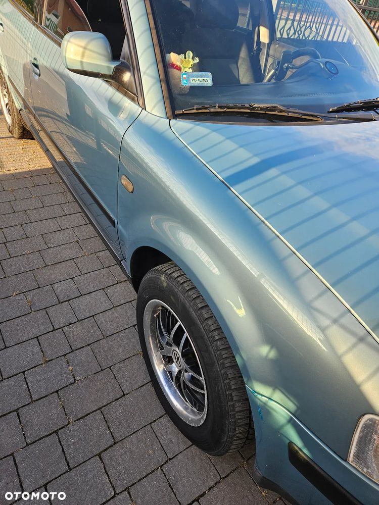 Volkswagen Passat 1.6 CL - 16