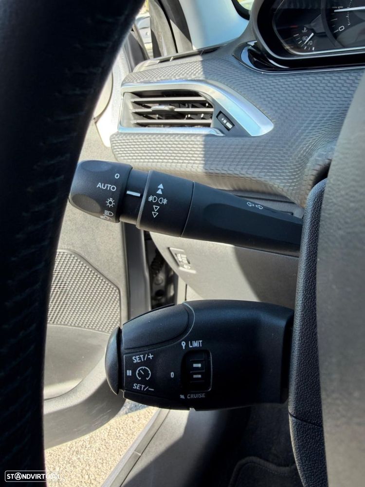 Peugeot 208 1.2 PureTech Signature - 20