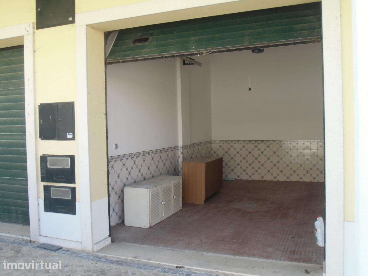 Garagem fechada, Moita - Grande imagem: 2/13