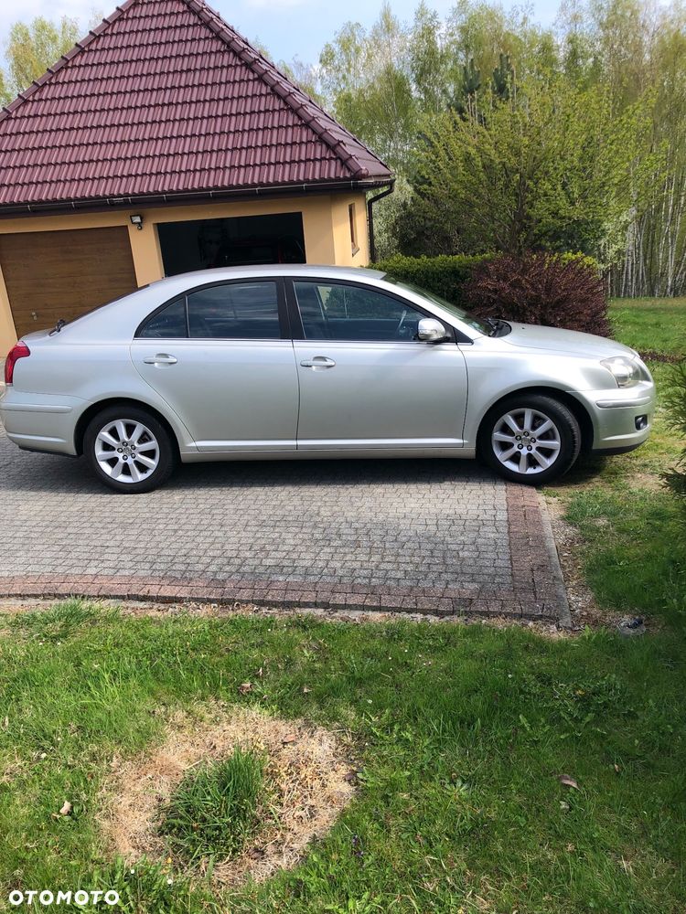 Toyota Avensis 2.0 D-4D - 16