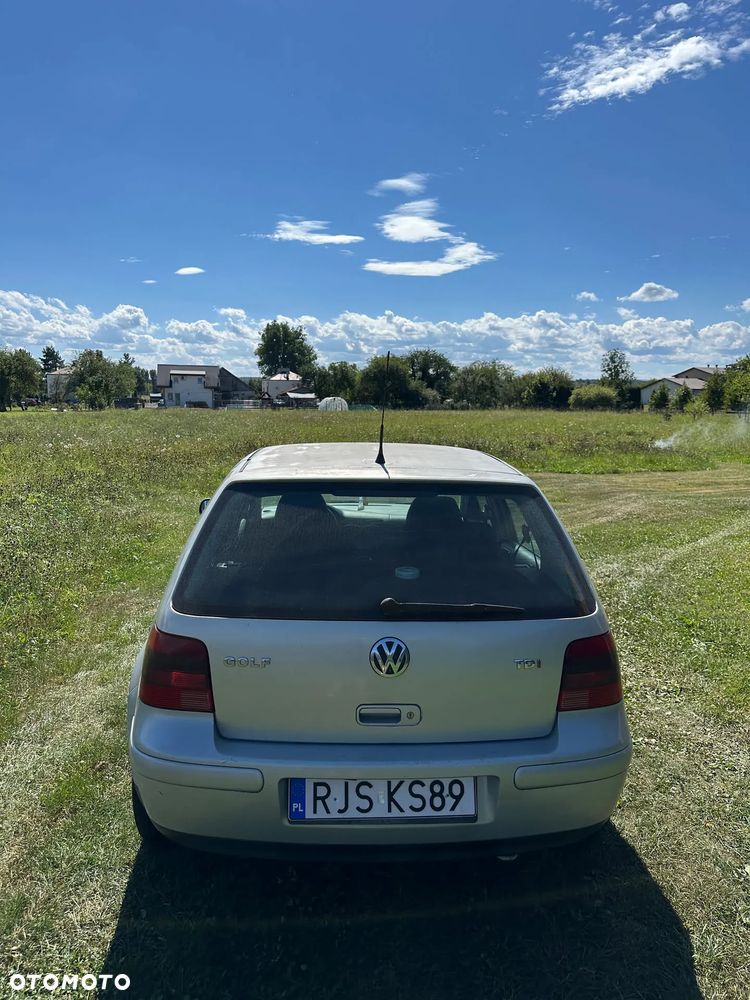 Volkswagen Golf 1.9 TDI Highline - 4