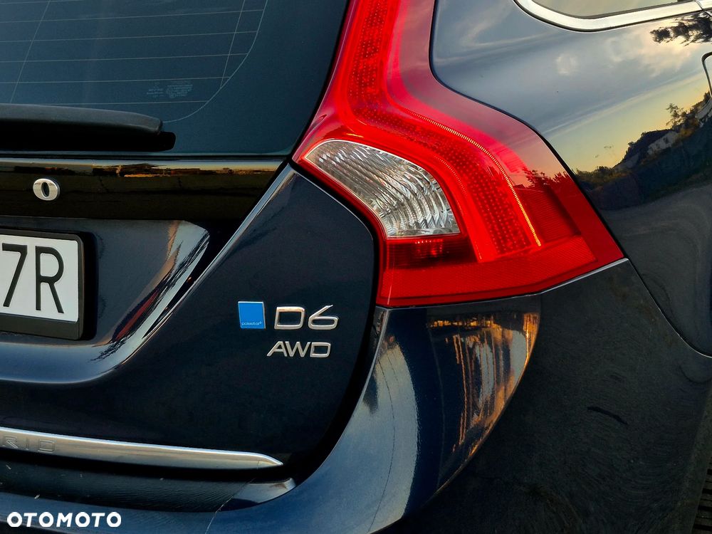 Volvo V60 D6 AWD Plug-in Hybrid R-Design Momentum - 21