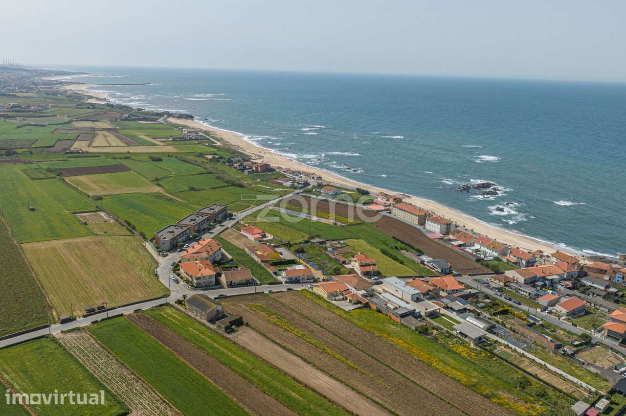 Lote urbano, junto à praia, vista parcial de mar, Vila Chã - Grande imagem: 4/35