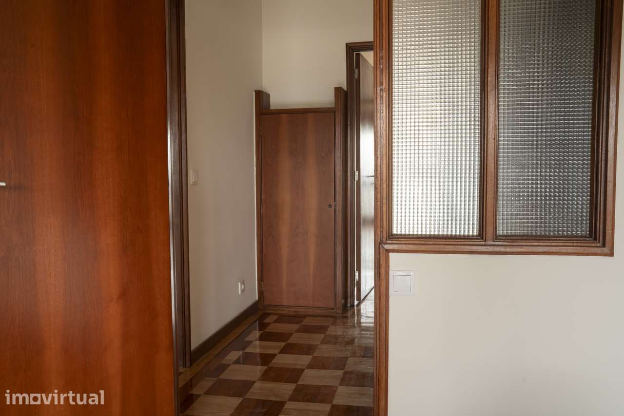 APARTAMENTO T2  TOTALMENTE RENOVADO – Primeira Utilização - Pedrouços - Grande imagem: 2/33
