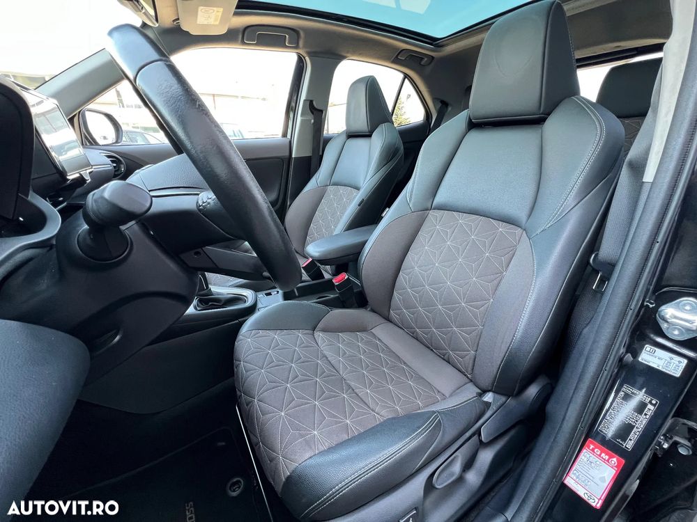 Toyota Yaris Cross 1.5 VVT-i HSD 4x2 Exclusive Elegant - 10