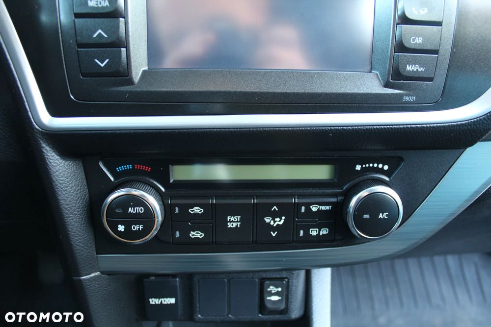 Toyota Auris 2.0 D-4D Premium - 24