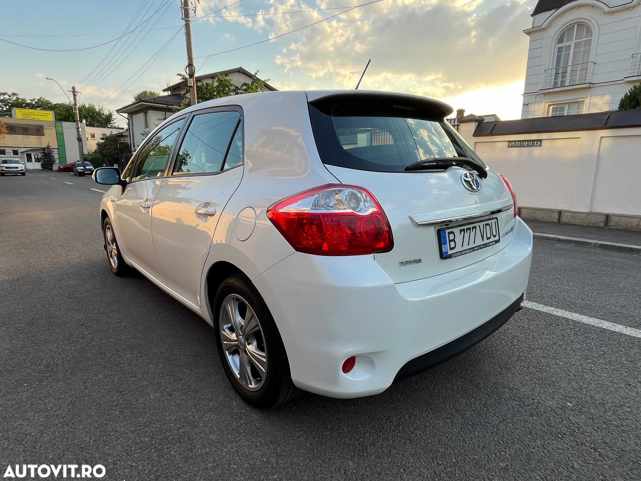Toyota Auris 1.8 L VVT-i HSD Sol - 5