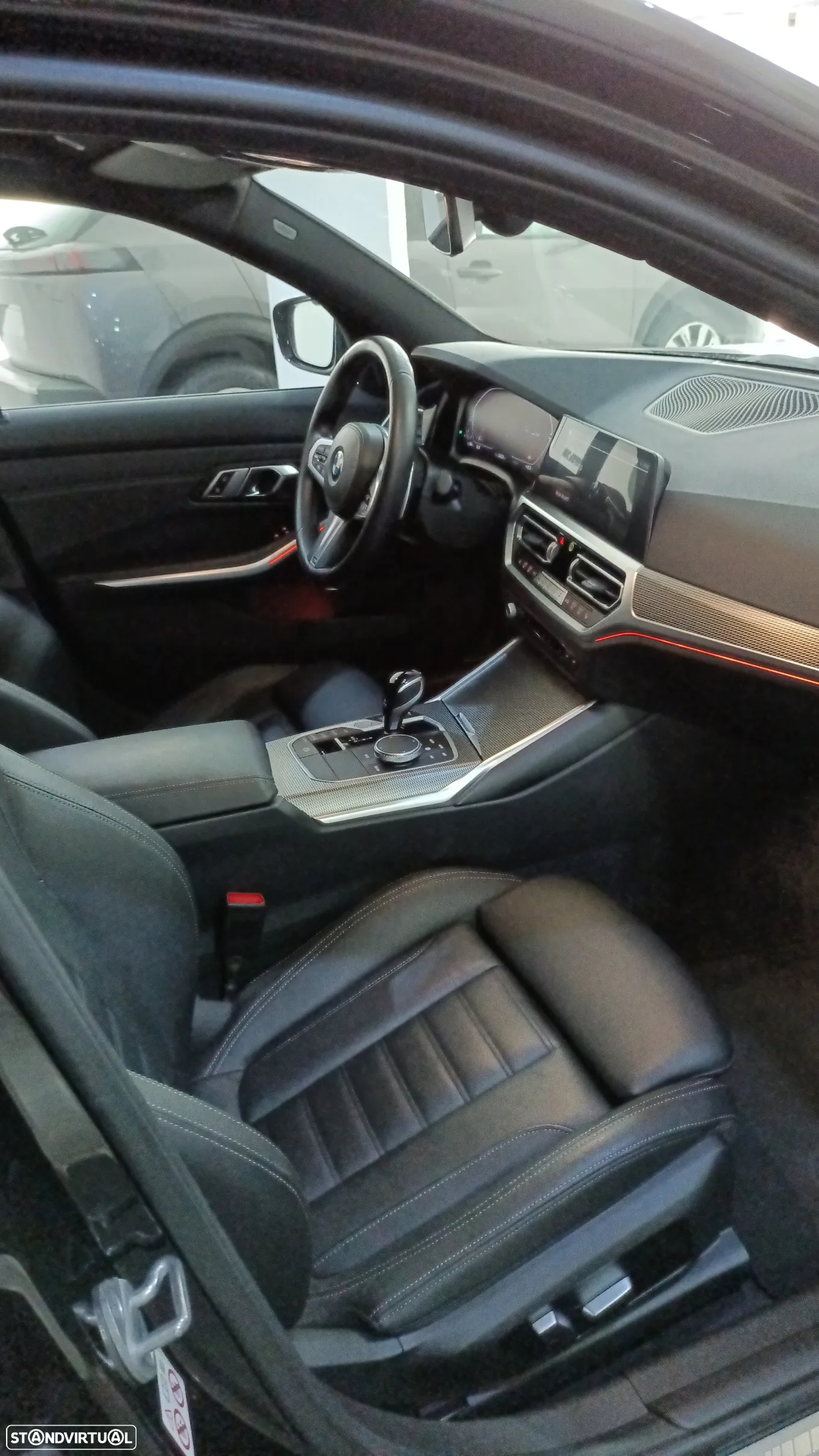 BMW 320 i Touring Pack Desportivo M - 9