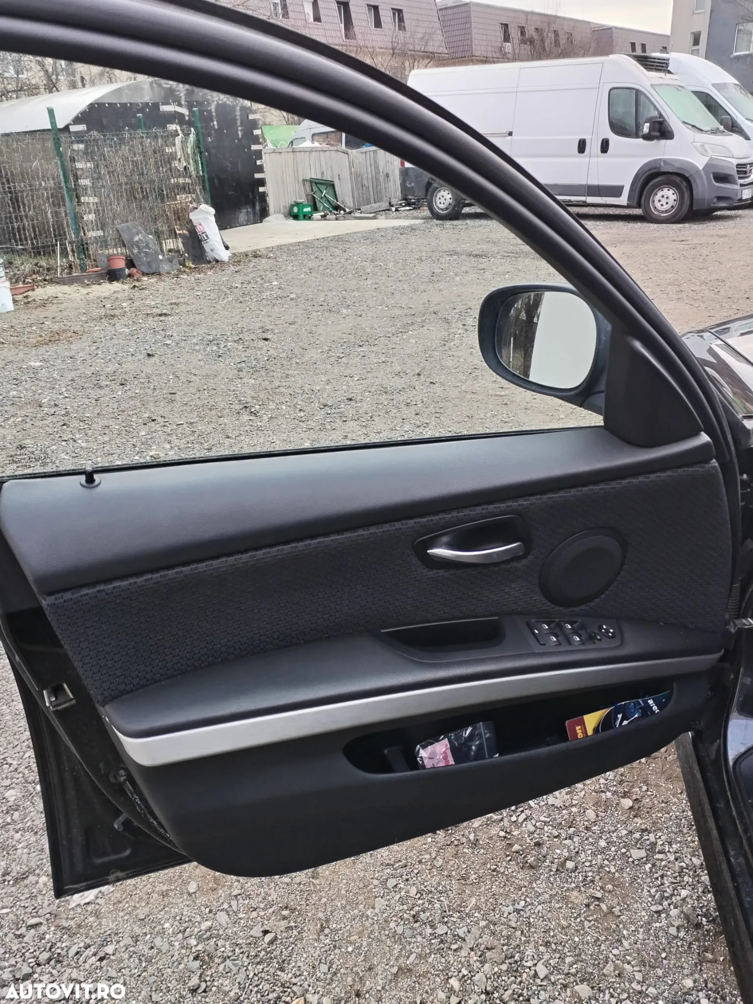 BMW Seria 3 318i - 23