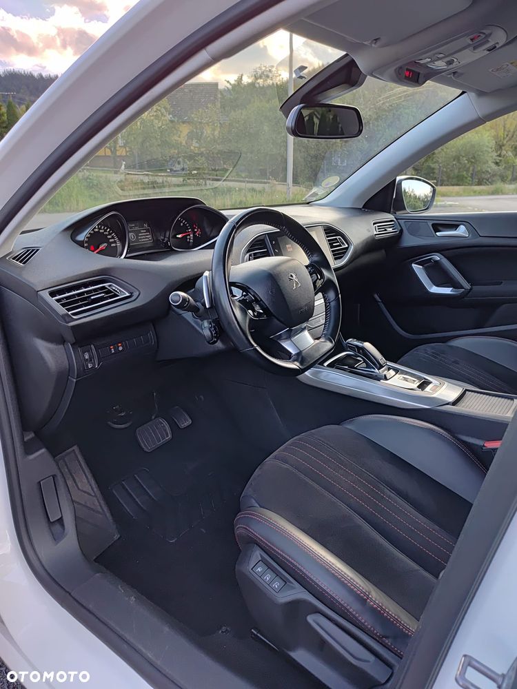 Peugeot 308 BlueHDi 130 EAT8 Allure - 23