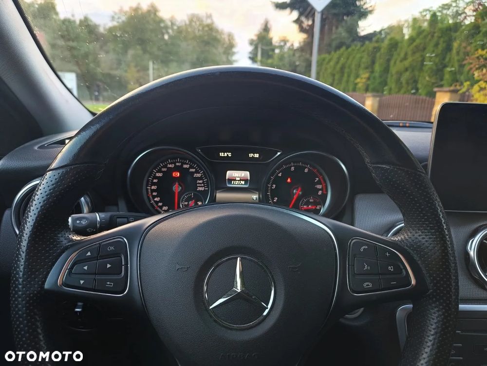 Mercedes-Benz GLA 200 Urban - 36