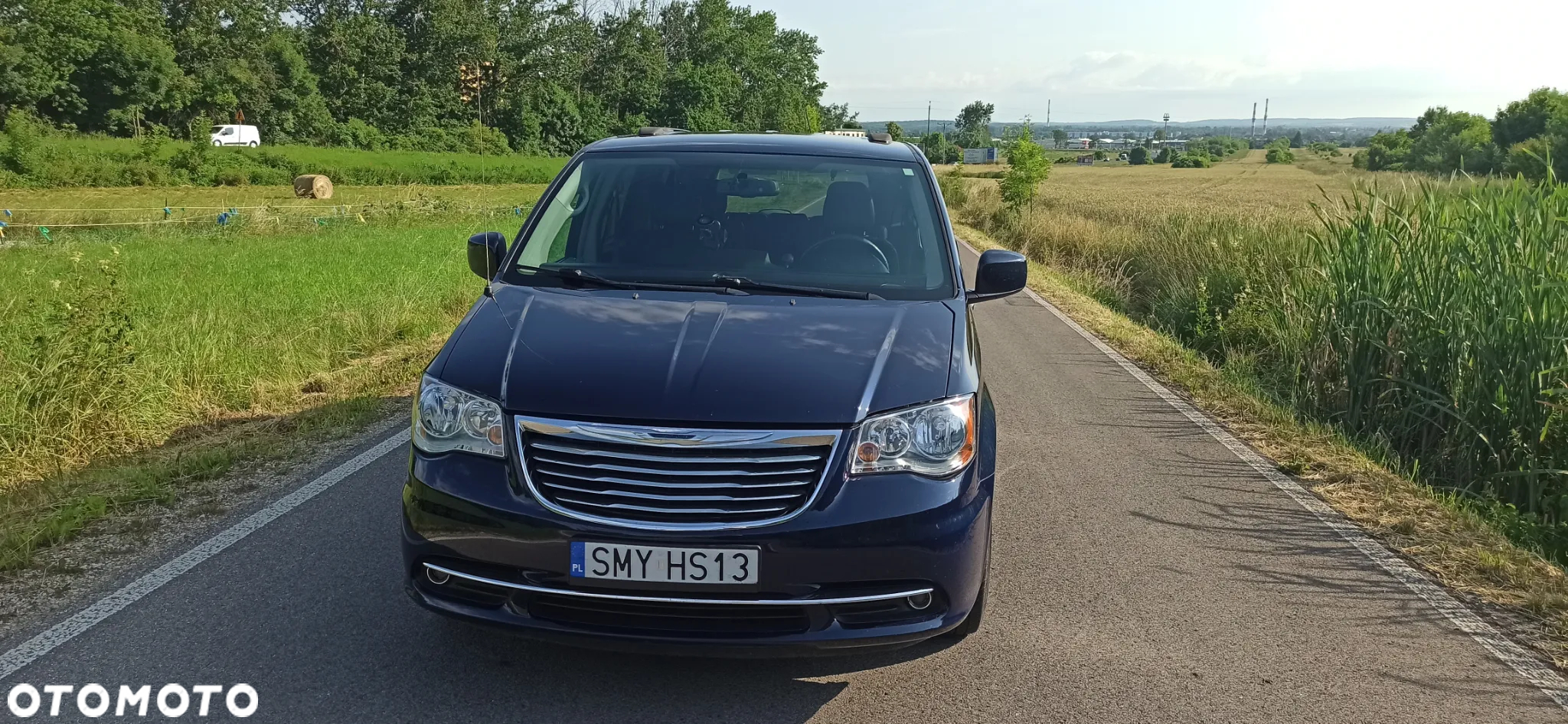 Chrysler Town & Country - 3