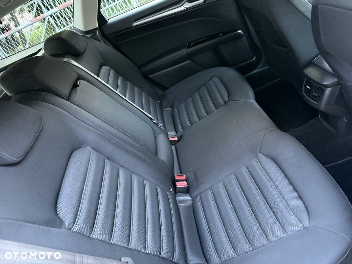 Ford Mondeo SW 2.0 TDCi S&S Titanium - 31