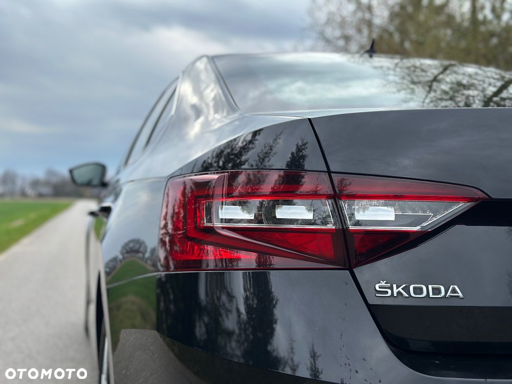 Skoda Superb 2.0 TDI Premium Edition - 9