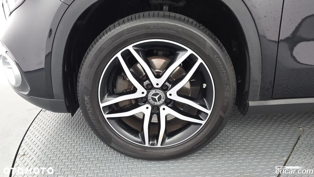 Mercedes-Benz GLA - 6