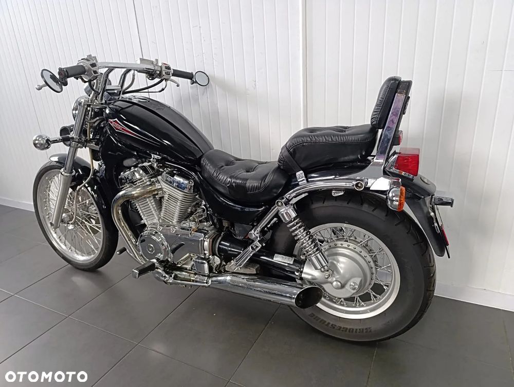 Suzuki Intruder - 8