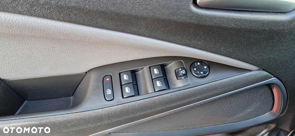 Opel Crossland X 1.2 T Design Line S&S - 20