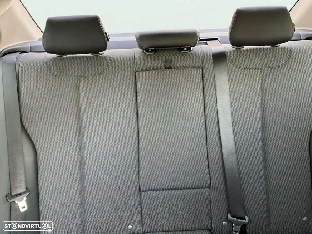 BMW 330 e iPerformance - 17