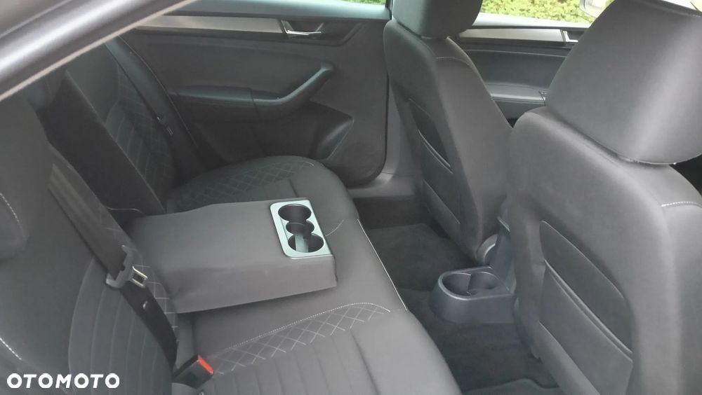 Skoda RAPID Spb 1.0 TSI Ambition - 15