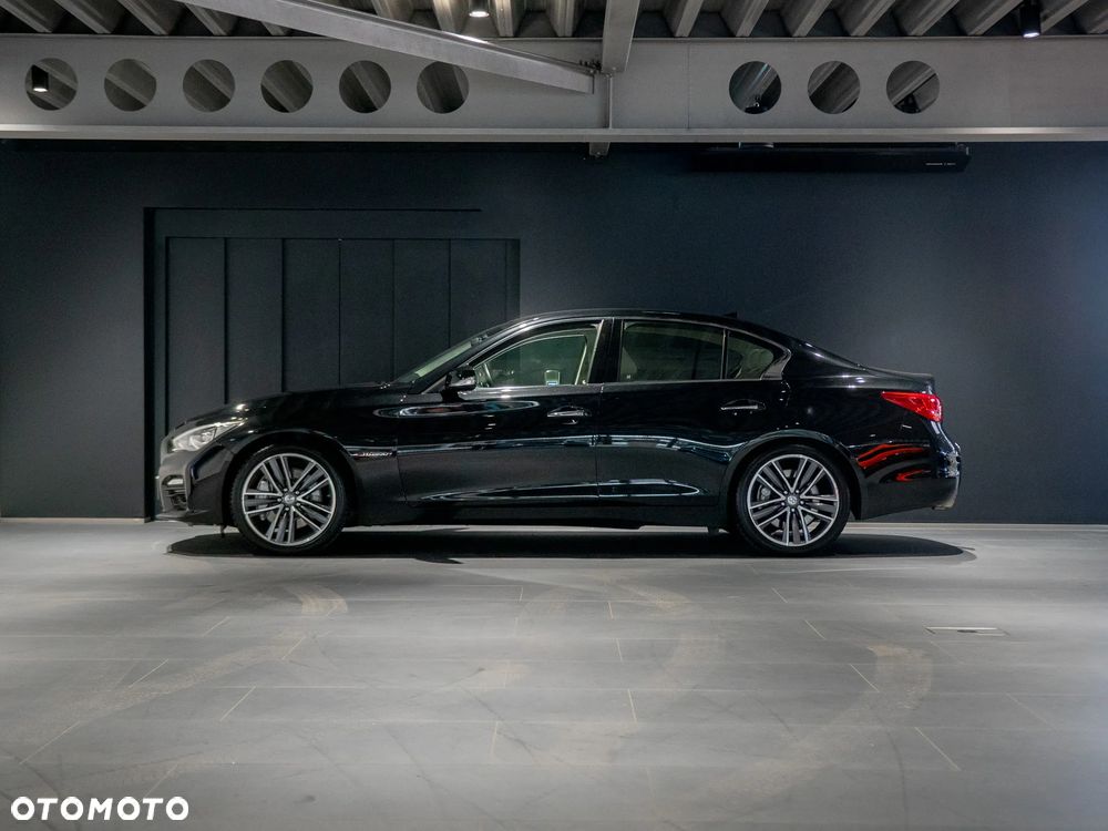 Infiniti Q50 Hybrid Sport Tech - 2