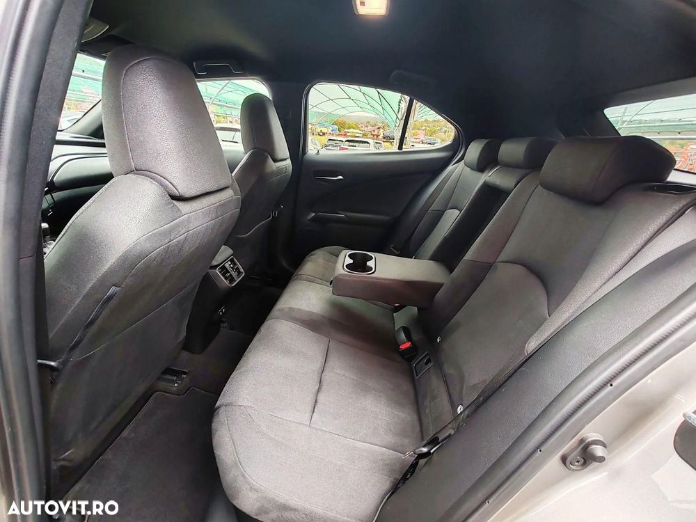 Lexus UX 250h Business Edition - 14