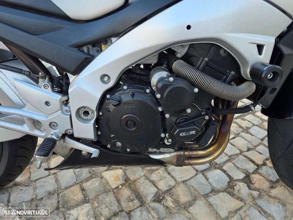 Suzuki GSR - 4