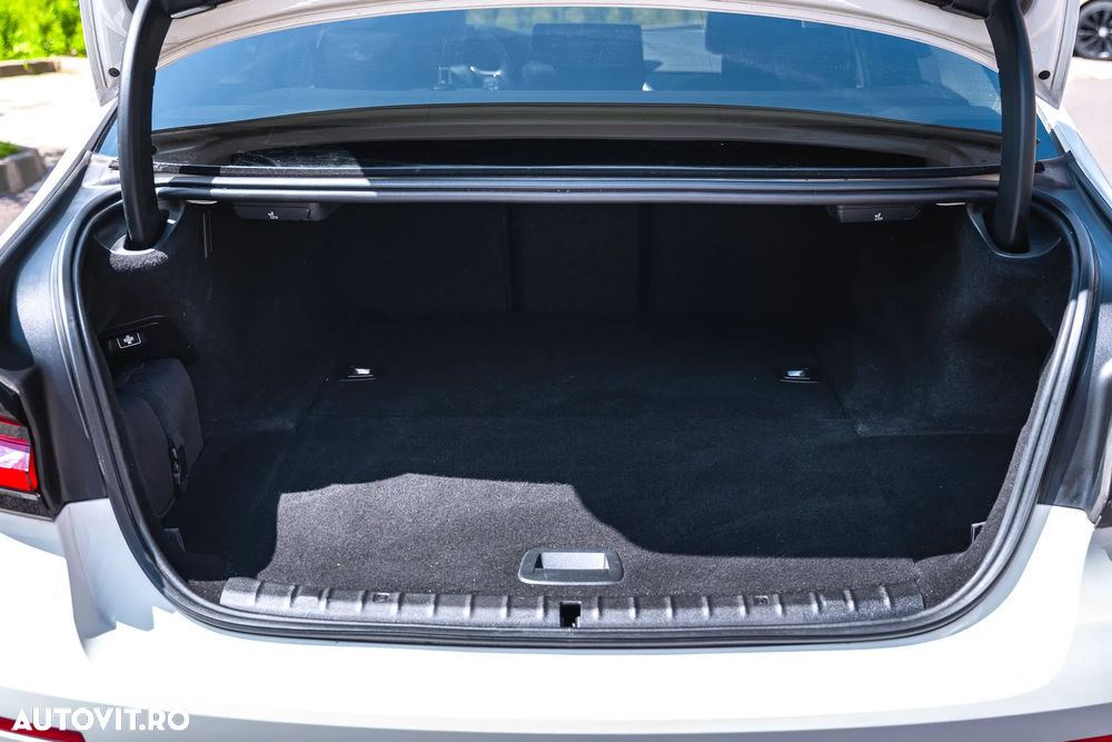 BMW Seria 5 530e xDrive AT PHEV - 29