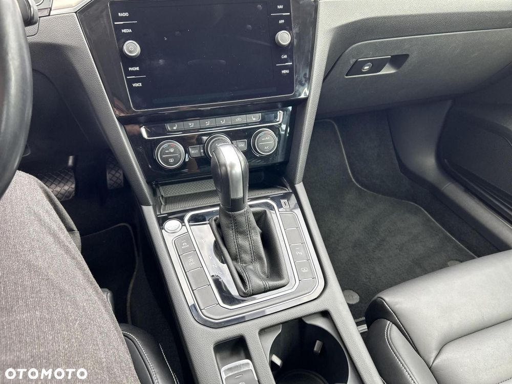 Volkswagen Passat - 16