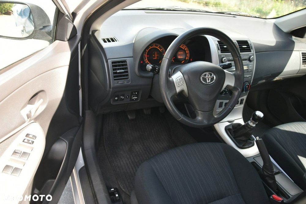 Toyota Corolla - 15