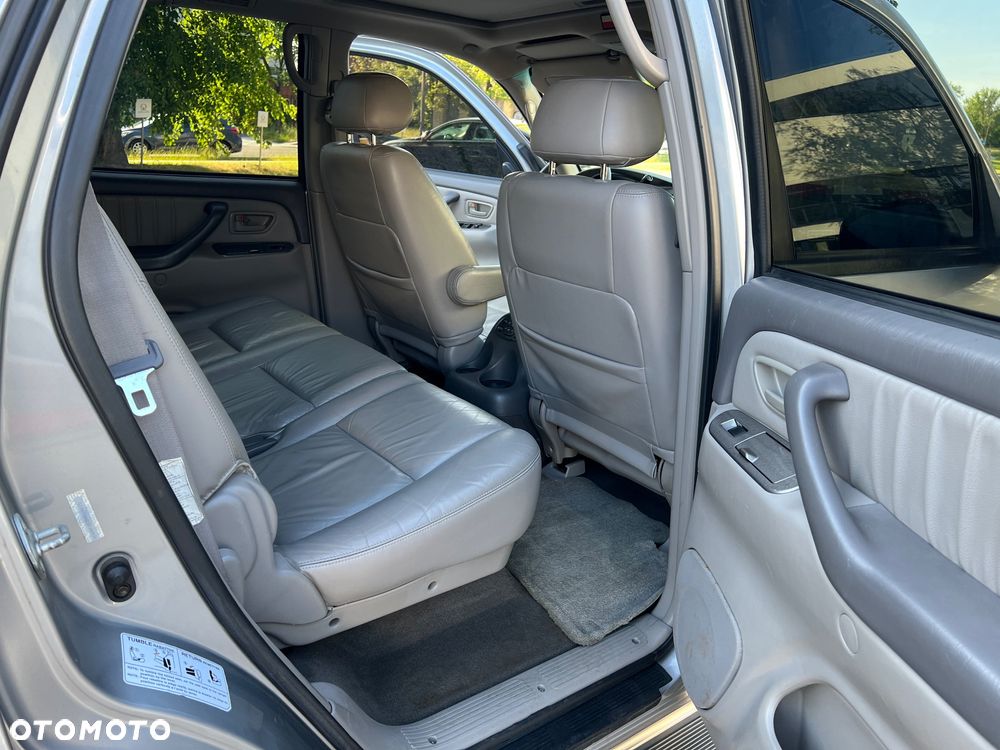 Toyota Sequoia - 10