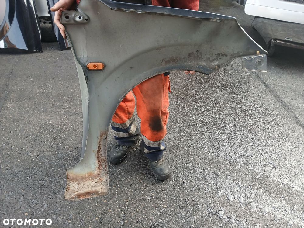 Ford Fiesta Mk6 Błotnik lewy - 6